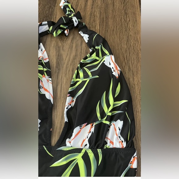 CUPSHE Black Floral Halter Plunging One Piece Swimsuit Size XL Bathing Suit NEW - Picture 4 of 10